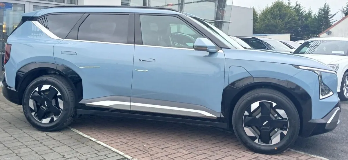 Kia EV5 Earth 3 **SAT NAV, HEATED FRONT & REAR SEA - Image 2