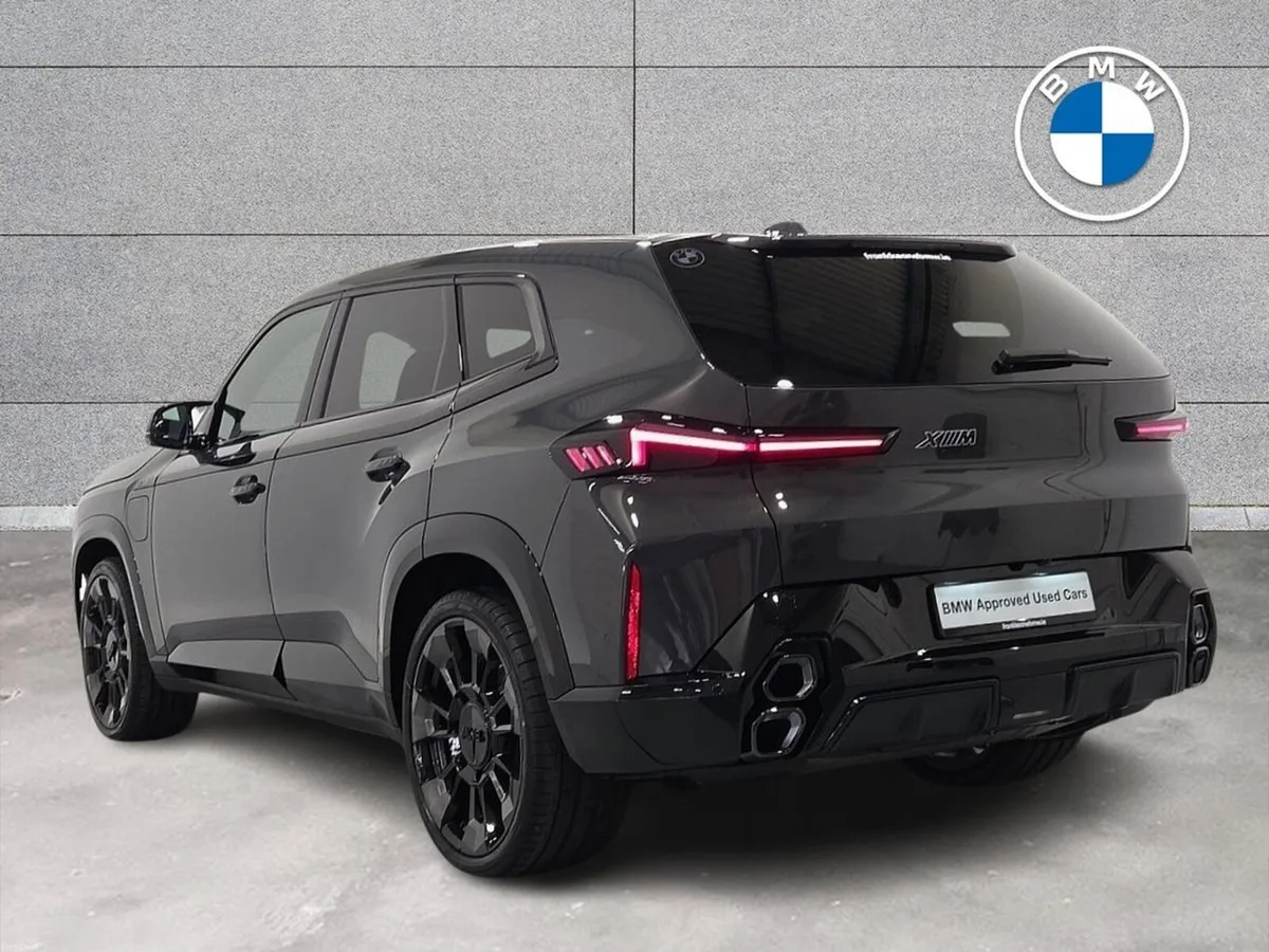 BMW XM 50e - Image 3