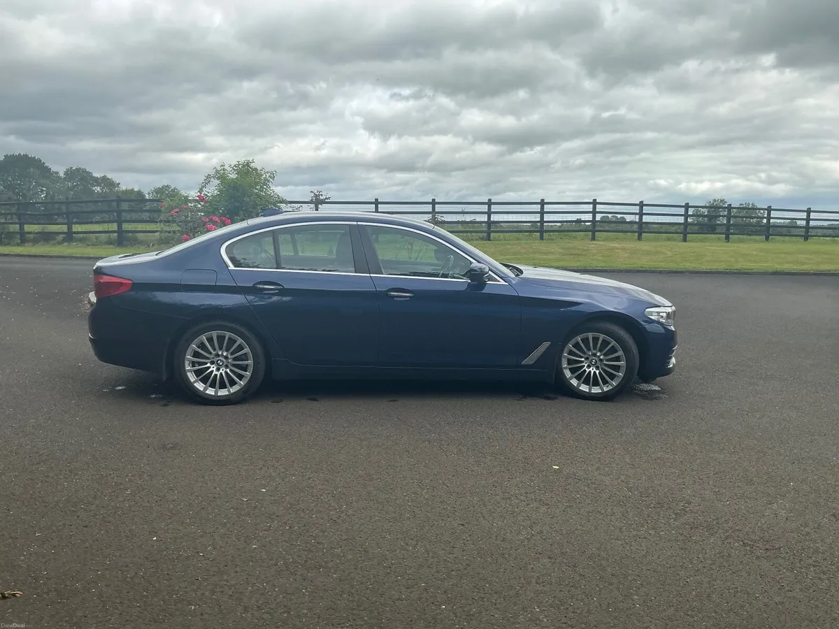 BMW 5-Series 2017 - Image 2
