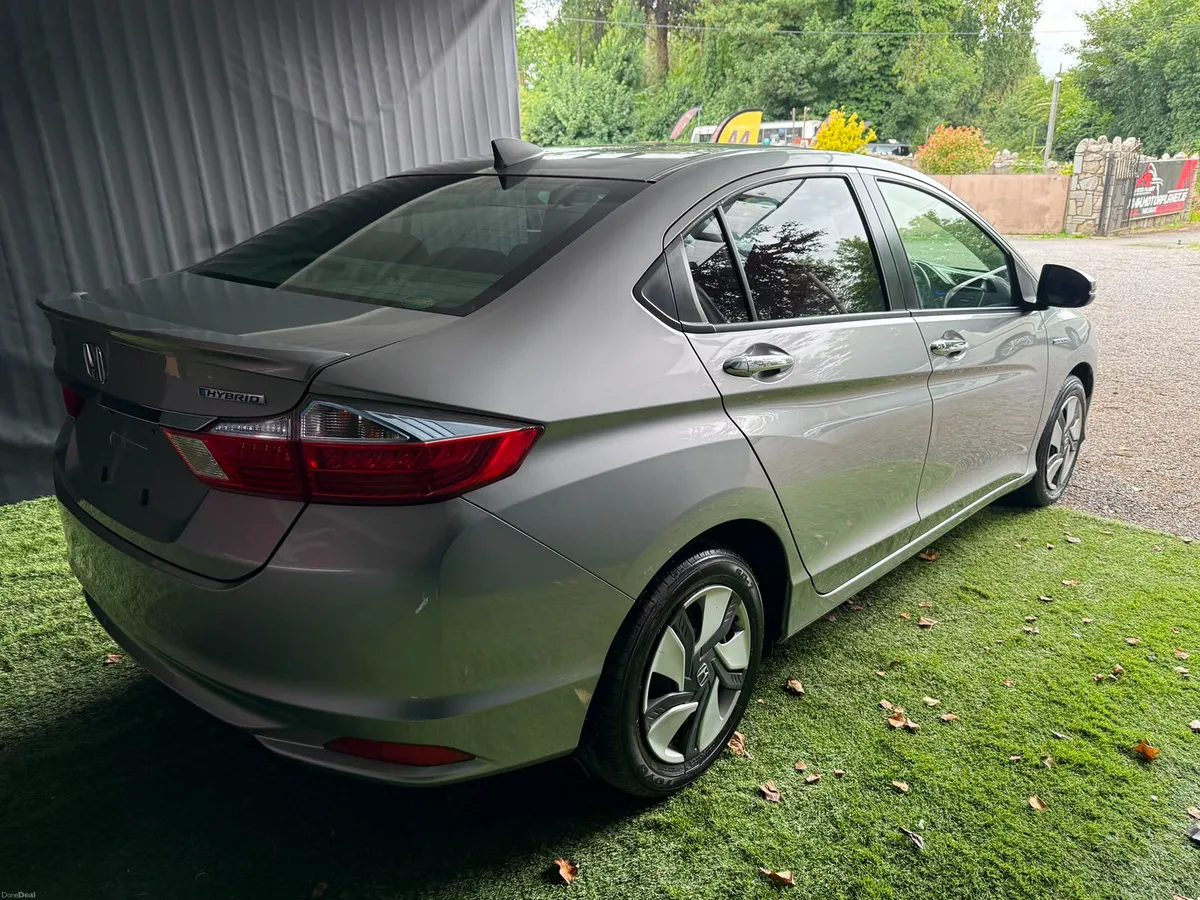 HONDA GRACE 2015 AUTOMATIC ONLY 34K Miles!! - Image 5