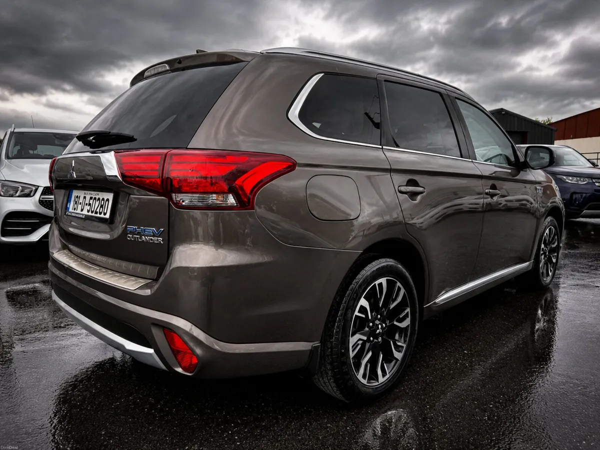 18 Mitsubishi Outlander 2.0 HYBRID PETROL - Image 3