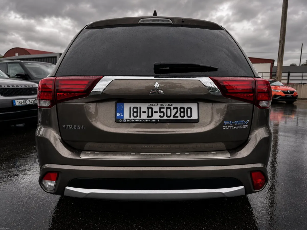 18 Mitsubishi Outlander 2.0 HYBRID PETROL - Image 6