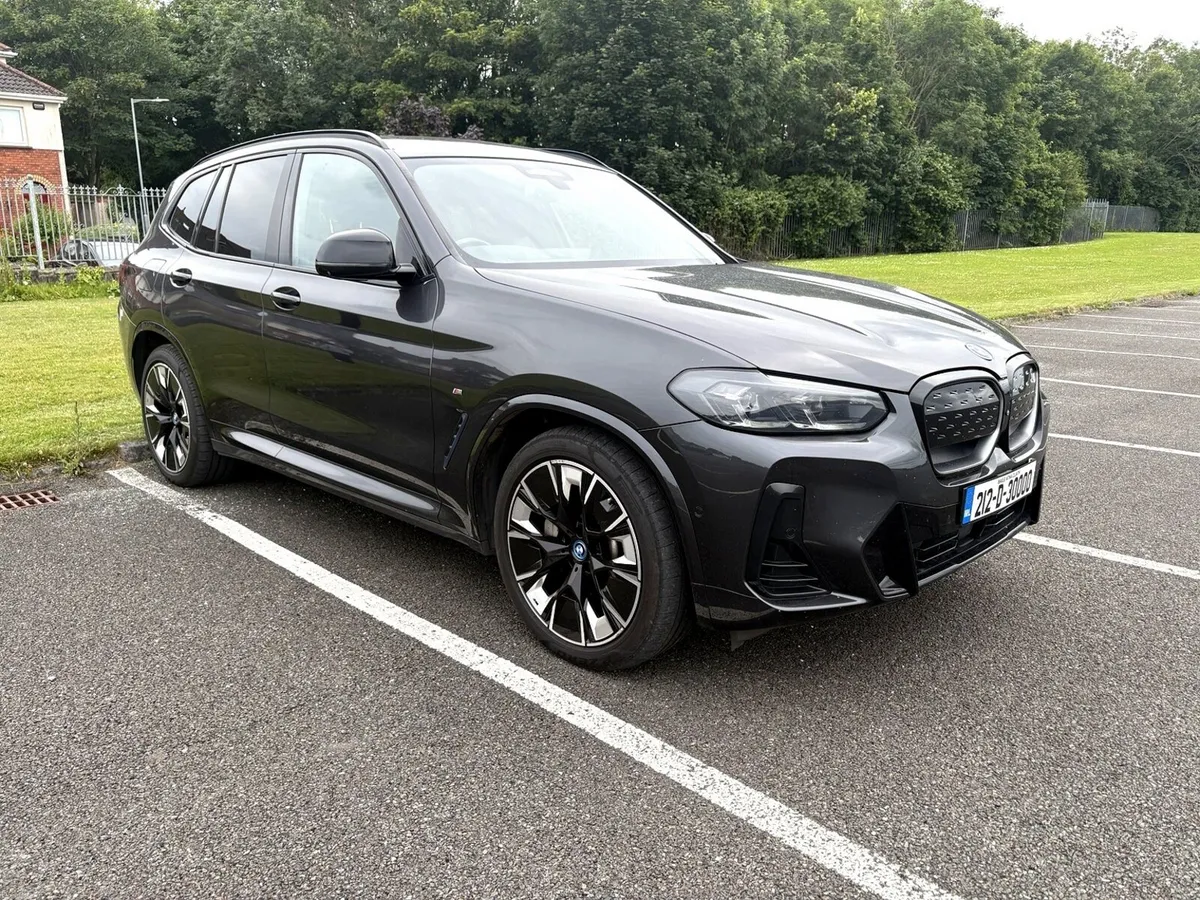BMW iX3 M Sport Pro - Pan Roof & Electric Tow Bar - Image 4