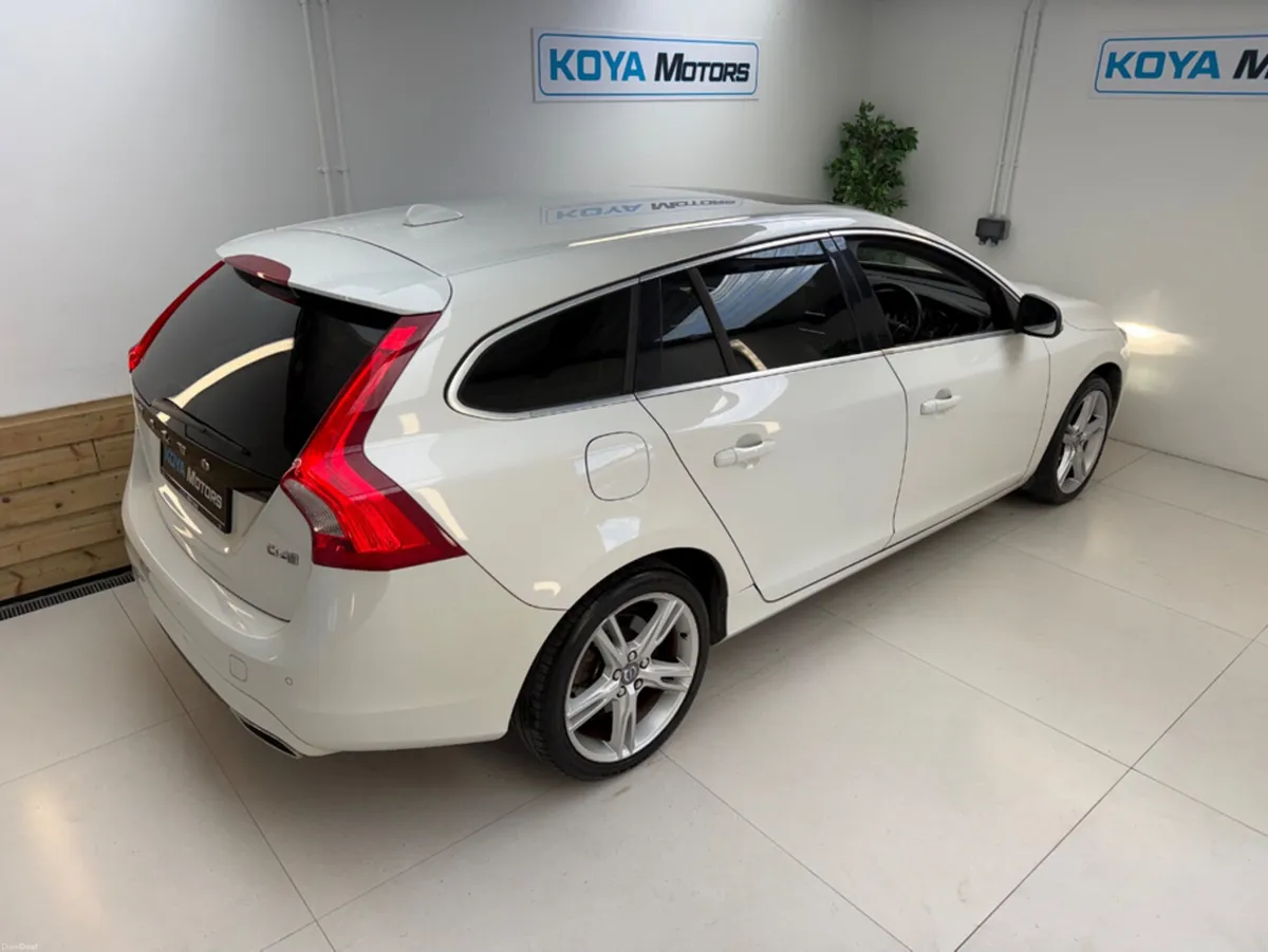 Volvo V60 2.0 D4 SE LUXURY PLUS 190 BHP DIESEL AUT - Image 6