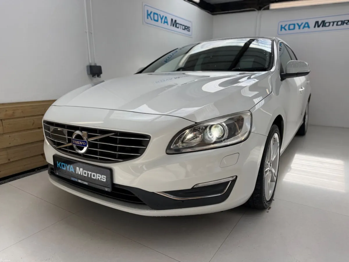 Volvo V60 2.0 D4 SE LUXURY PLUS 190 BHP DIESEL AUT - Image 4
