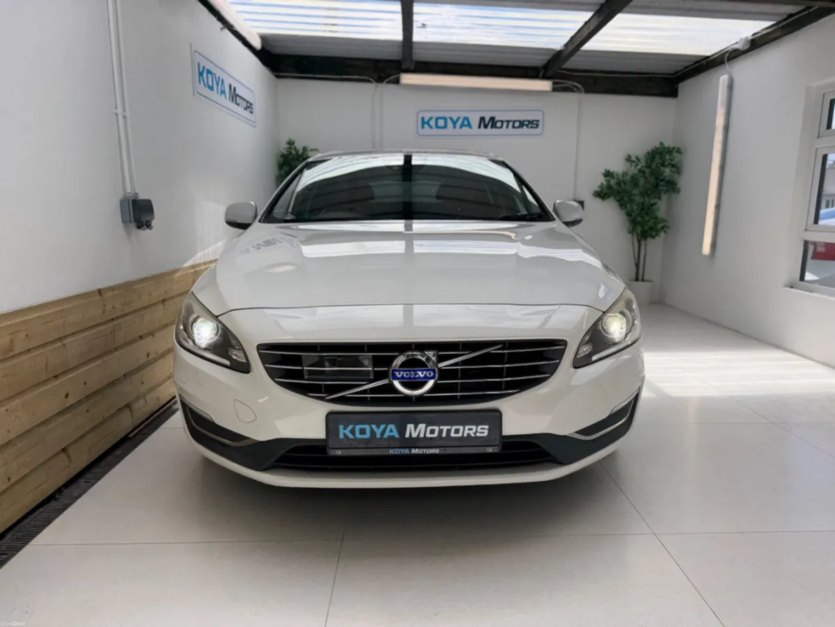 Volvo V60 2.0 D4 SE LUXURY PLUS 190 BHP DIESEL AUT - Image 5