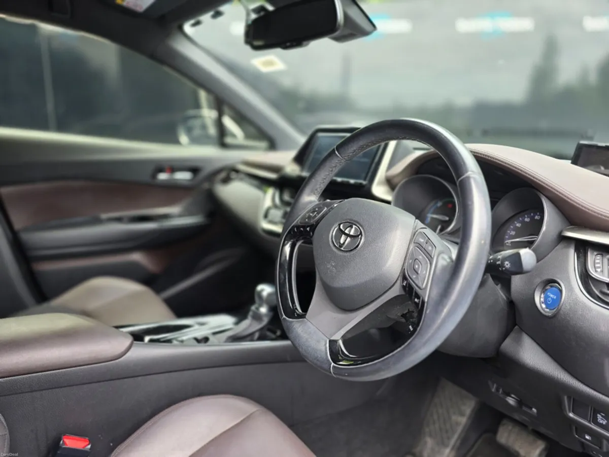 Toyota C-HR 1.8 PETROL HYBRID AUTO/ TRD KIT - Image 2