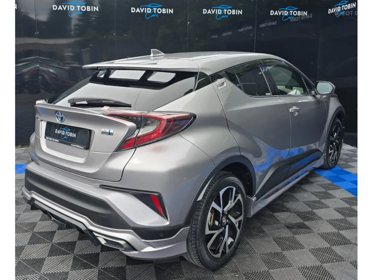 Toyota C-HR 1.8 PETROL HYBRID AUTO/ TRD KIT - Image 4