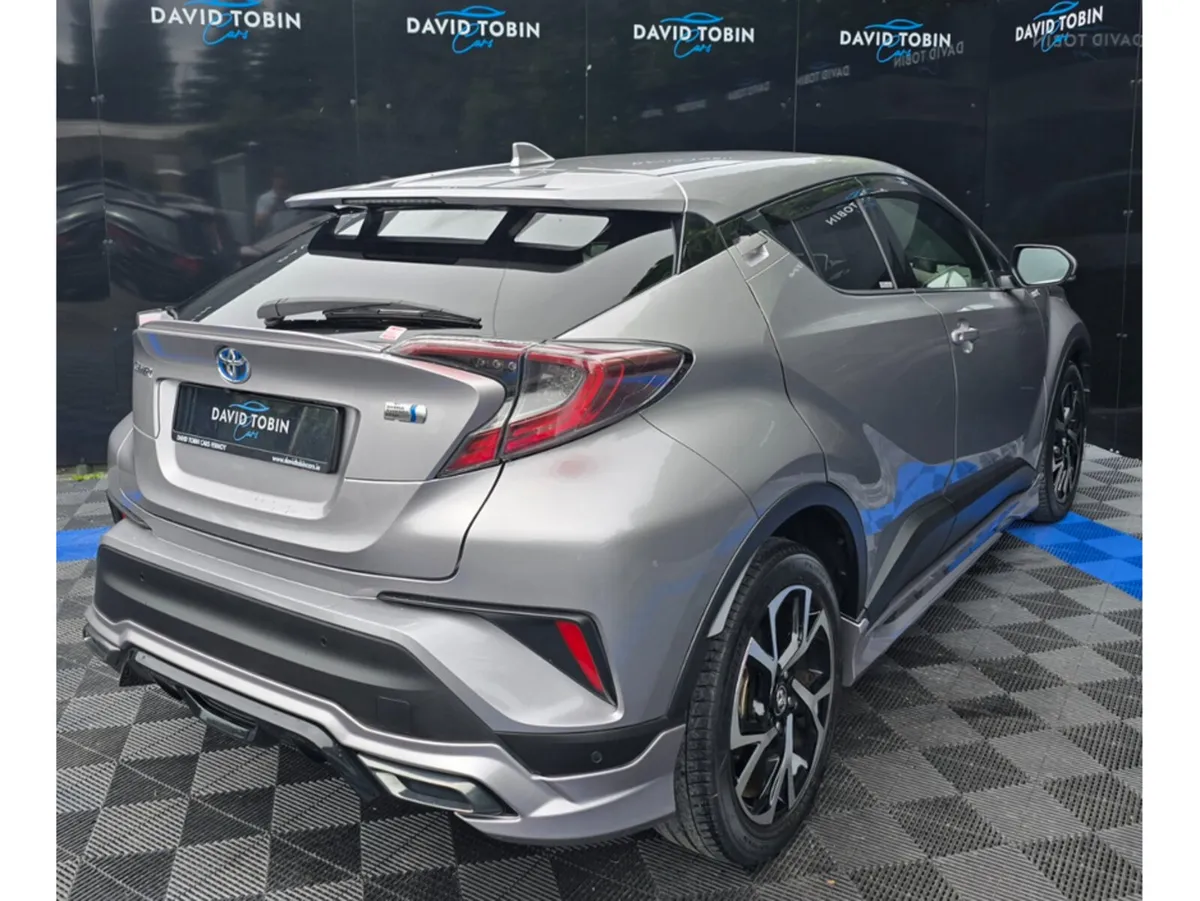 Toyota C-HR 1.8 PETROL HYBRID AUTO/ TRD KIT - Image 6