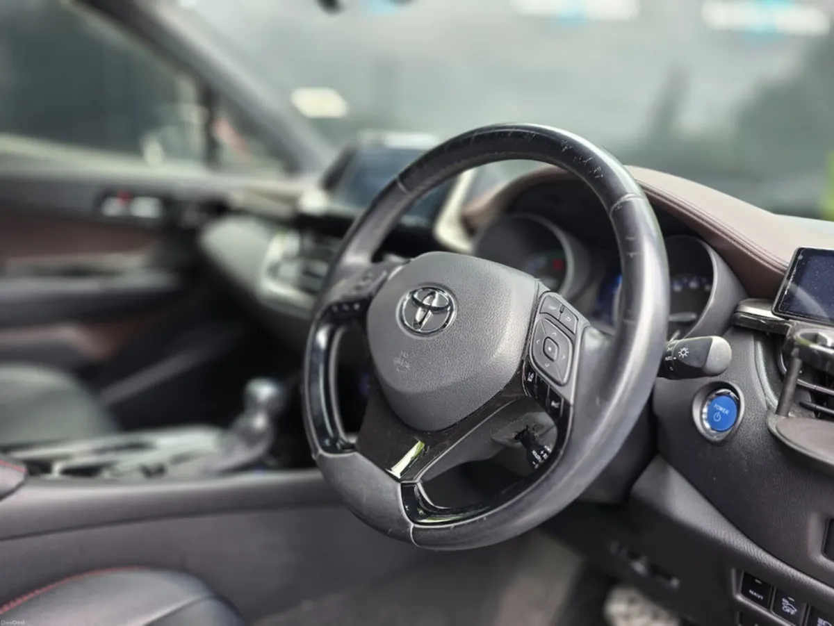 Toyota C-HR 1.8 PETROL HYBRID AUTO - Image 2