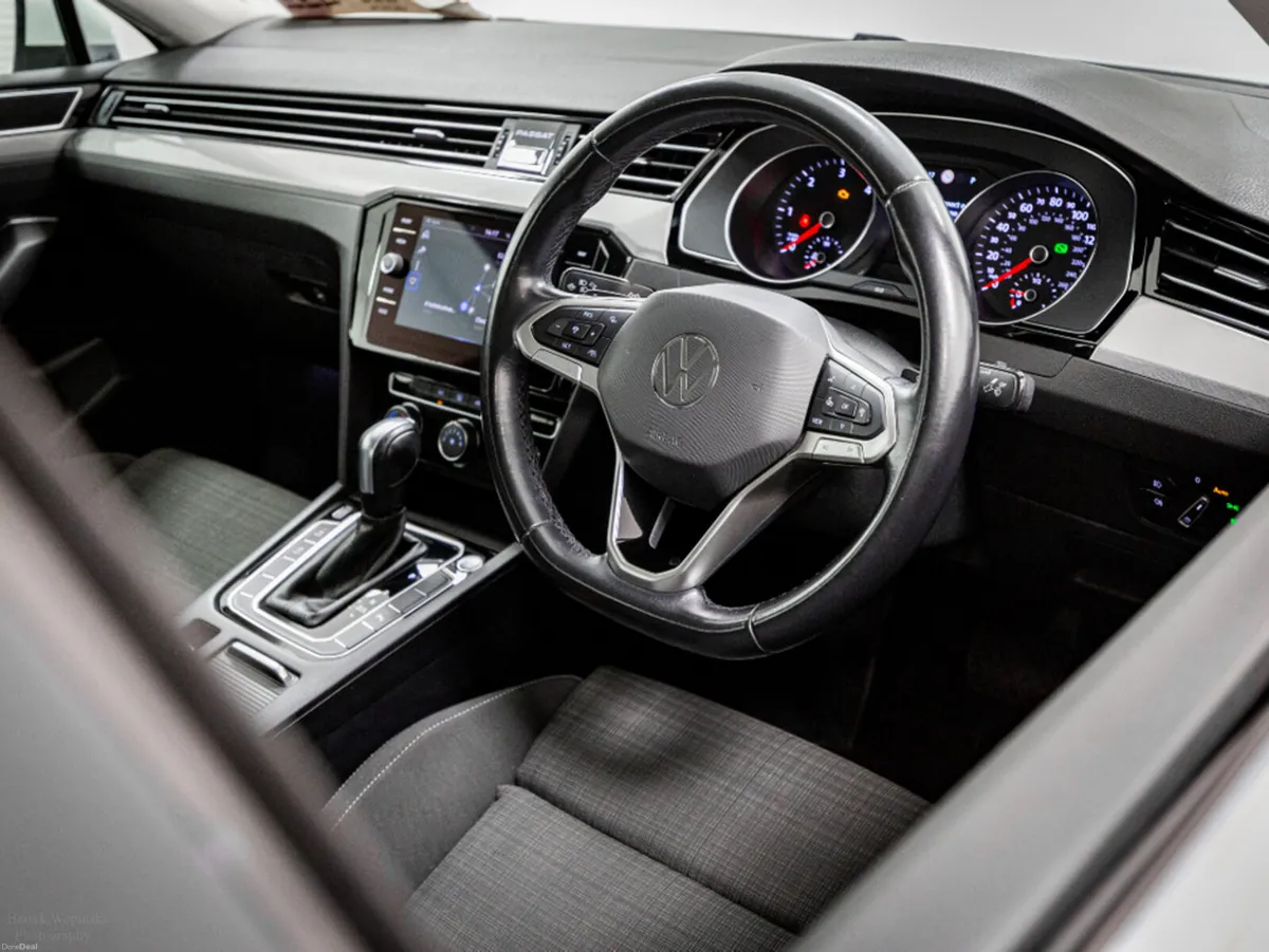 Volkswagen Passat SE NAV 2.0 Diesel Auto 150HP - Image 2