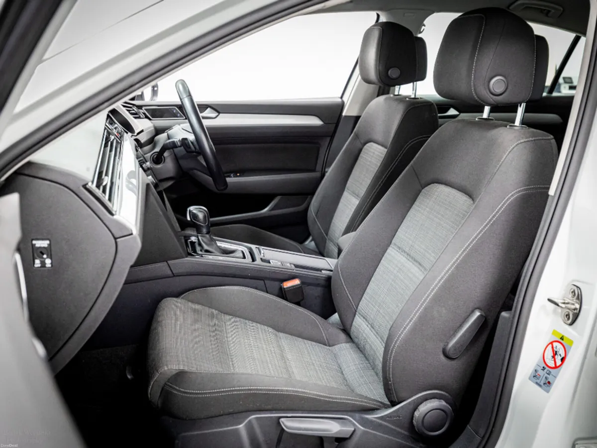 Volkswagen Passat SE NAV 2.0 Diesel Auto 150HP - Image 6
