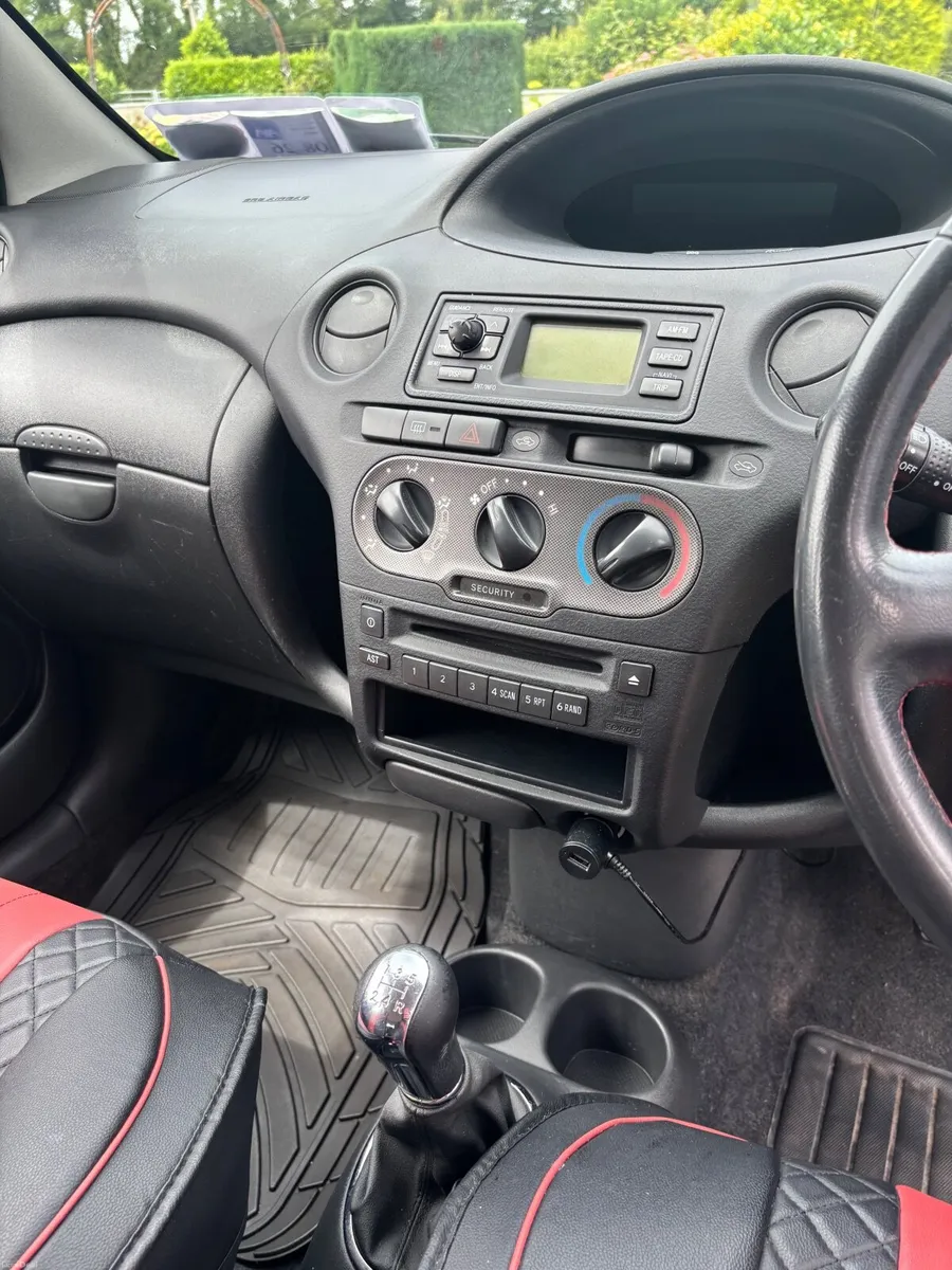 Toyota Yaris Vitz 2005 - Image 2
