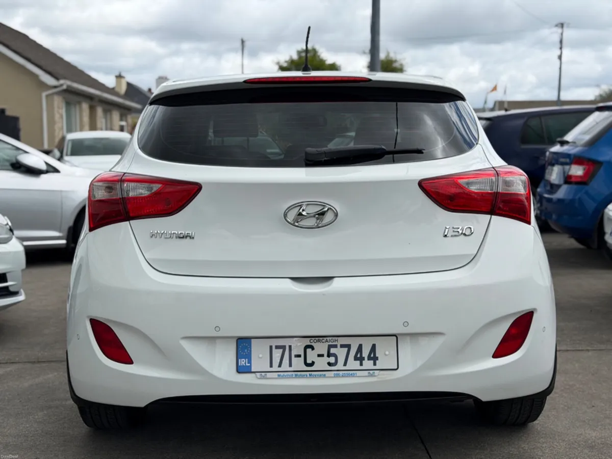 Hyundai i30 DELUXE - Image 5