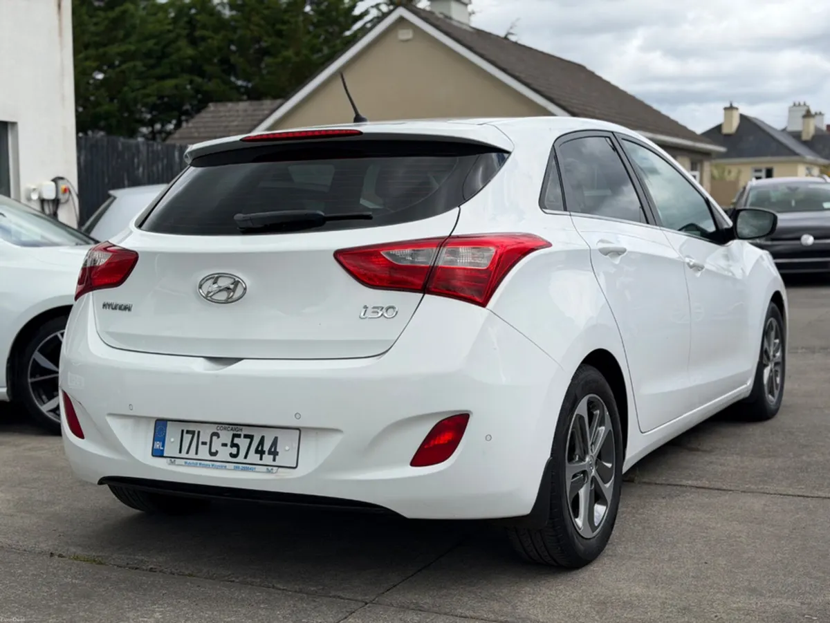 Hyundai i30 DELUXE - Image 6