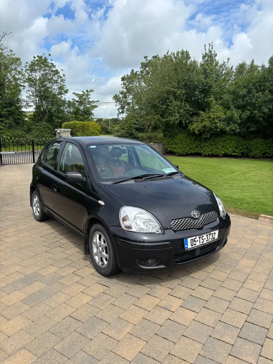 Toyota Yaris Vitz 2005 - Image 1