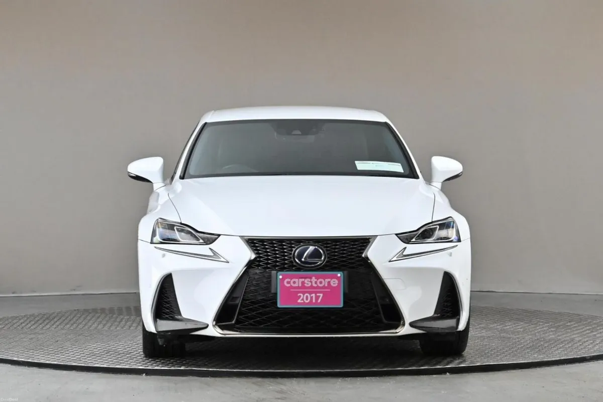 Lexus IS 2.5 E-CVT HYBRID F-SPORT **MEMORY SPORT L - Image 2