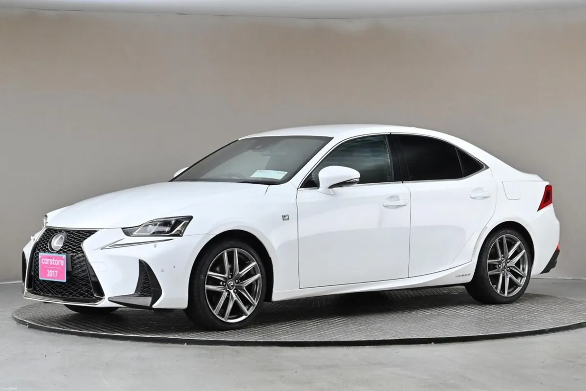 Lexus IS 2.5 E-CVT HYBRID F-SPORT **MEMORY SPORT L - Image 4