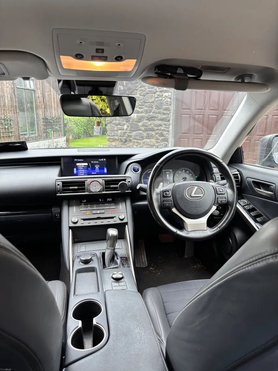 Lexus IS 2021 - Image 2