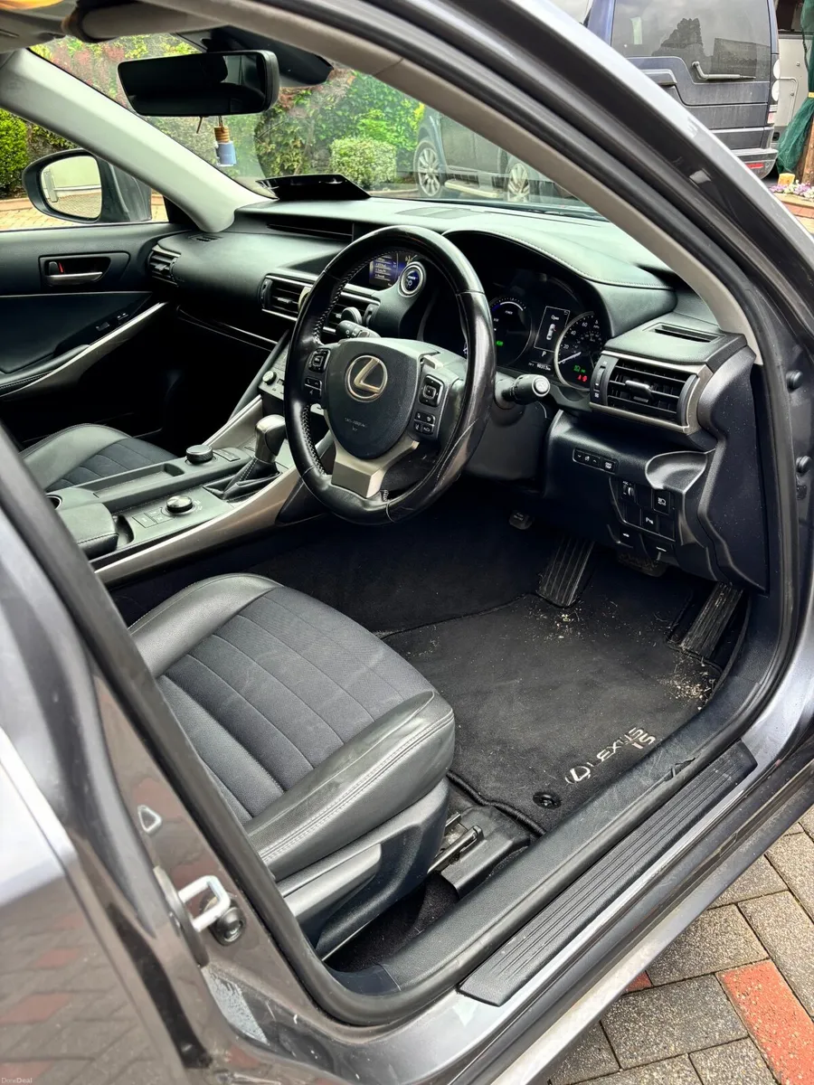 Lexus IS 2021 - Image 5