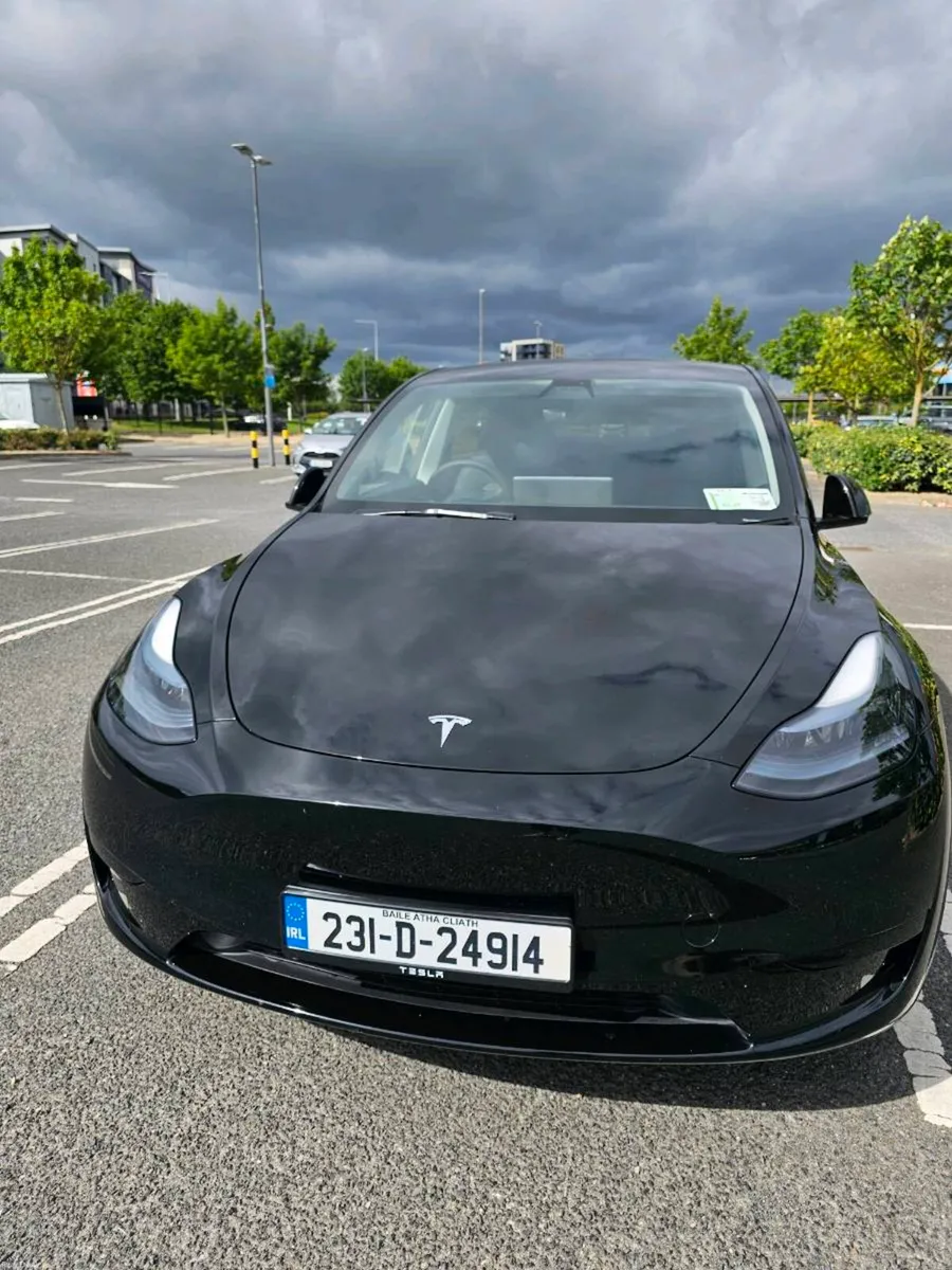 Tesla Model Y 2023 - Image 1