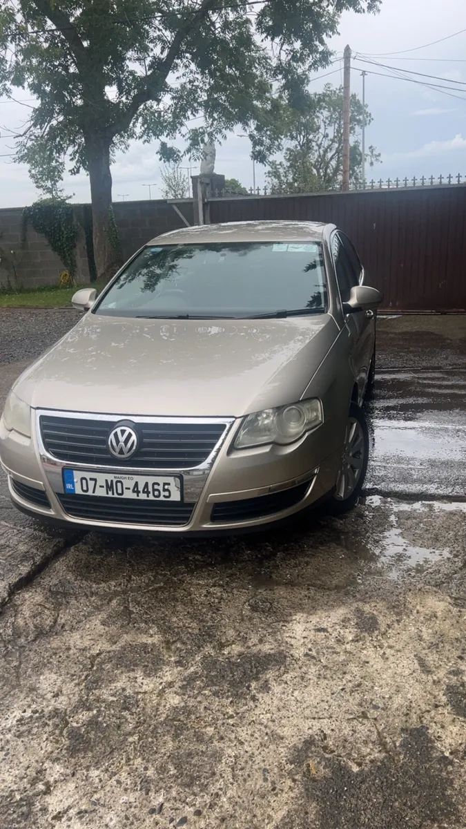 Volkswagen Passat - Image 1