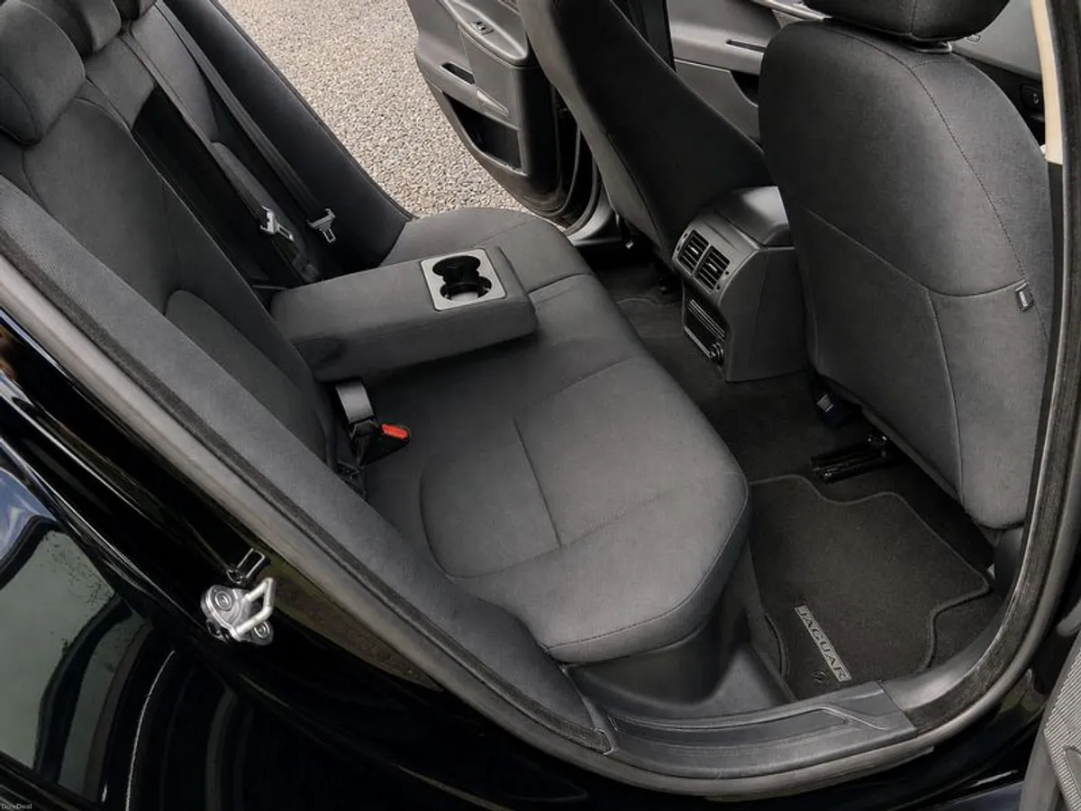 2017 Jaguar XE - Image 5