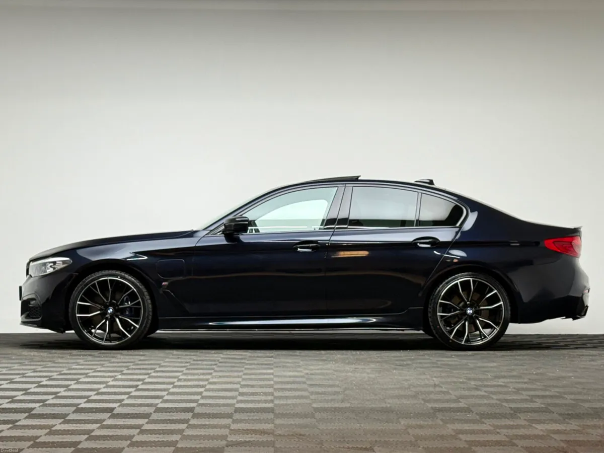 BMW 5-Series 530E M SPORT *SUNROOF* - Image 4
