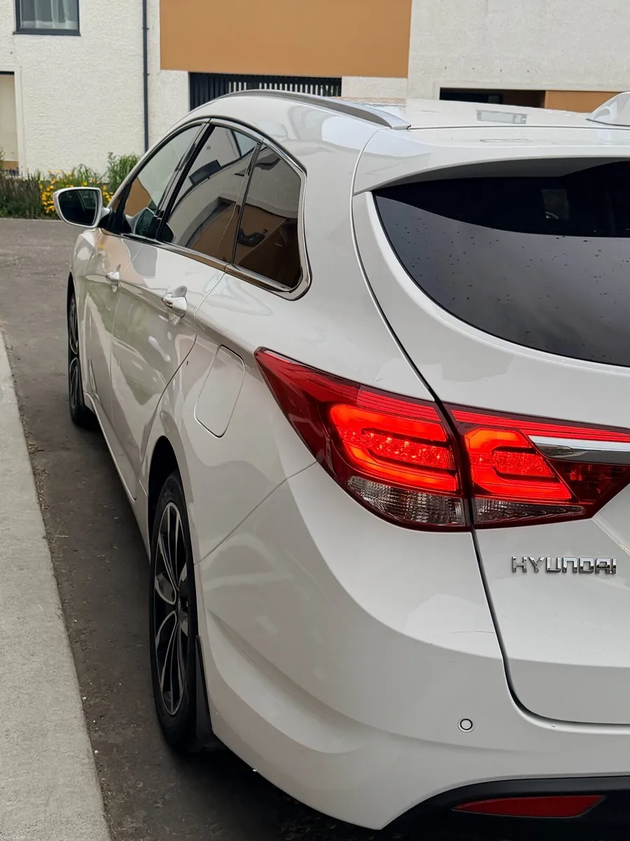 152 Hyundai i40 1.7 Executive Auto | 1 prev owner - Image 4
