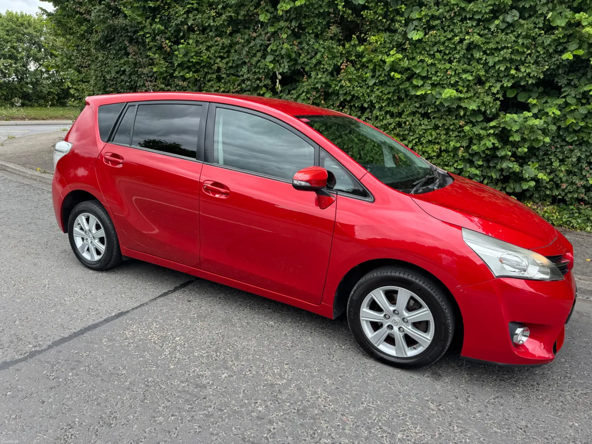 Toyota Verso Aura 7 seater - Image 2