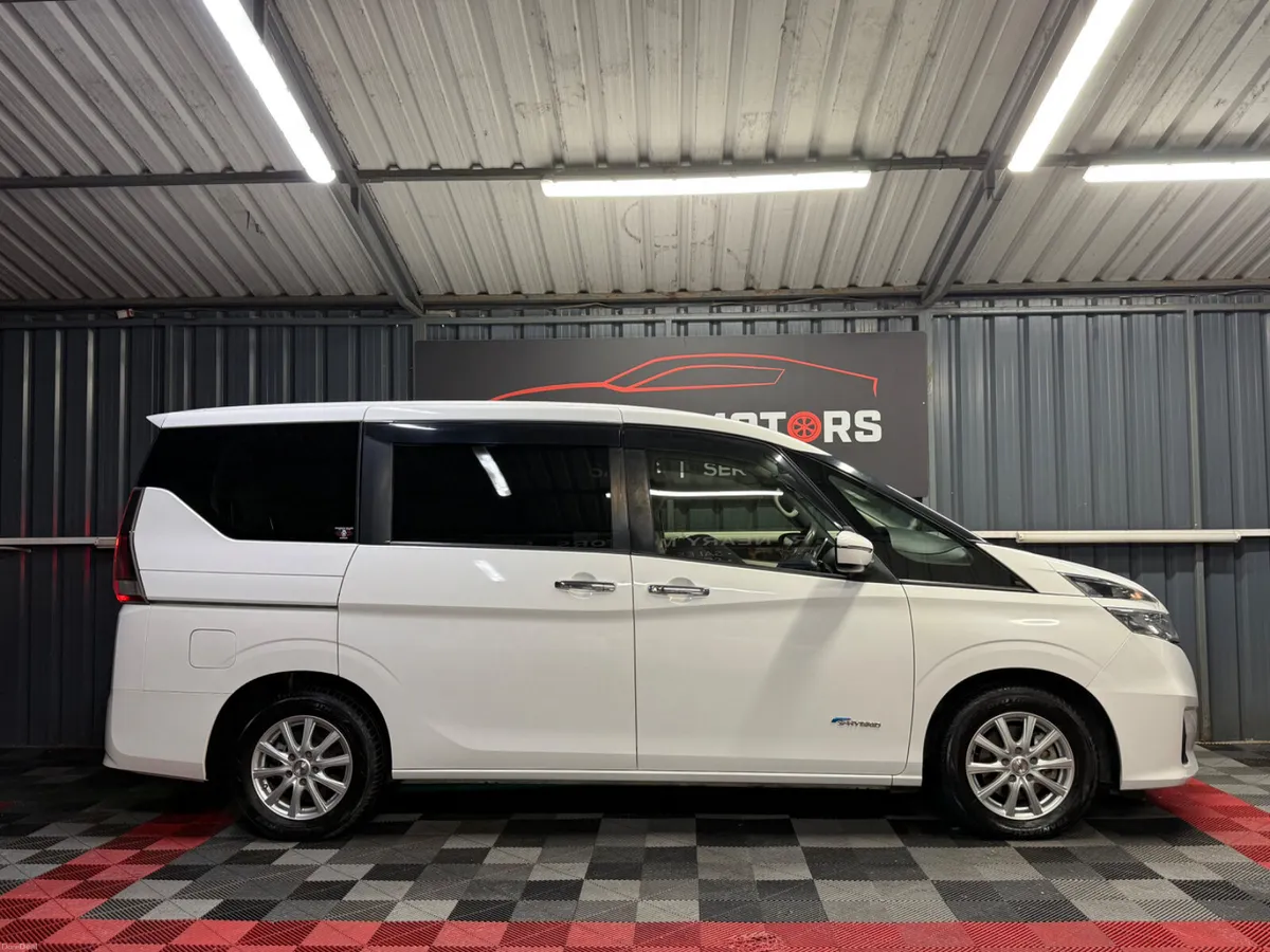 2017 Nissan Serena Automatic 7 Seat - Image 4