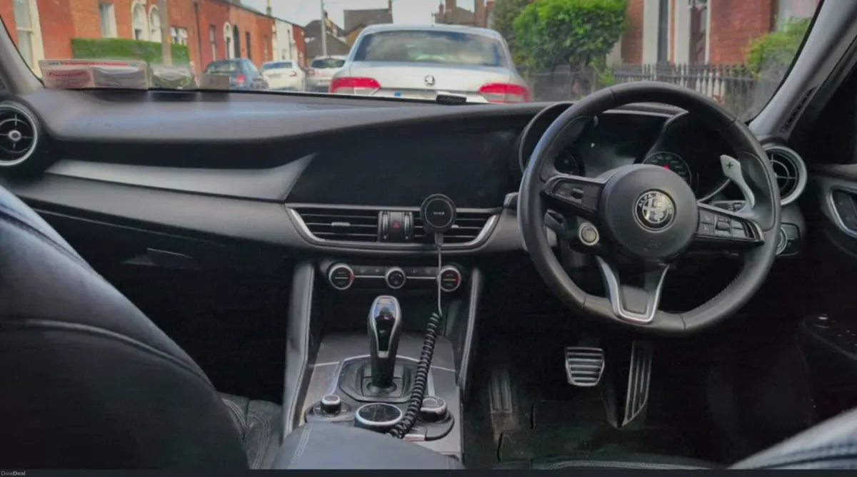 Alfa Romeo Giulia 2018 - Image 2