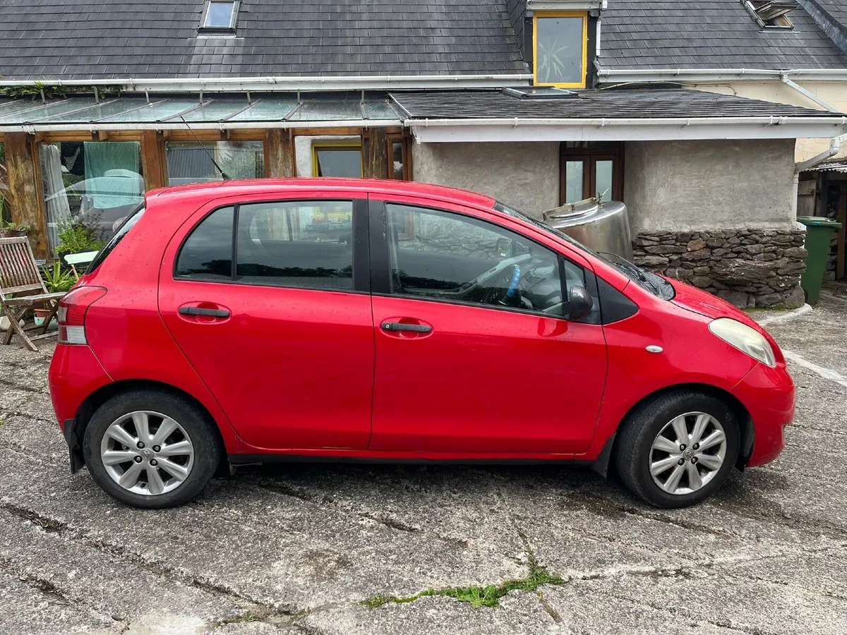 Toyota Yaris 2011 - Image 4