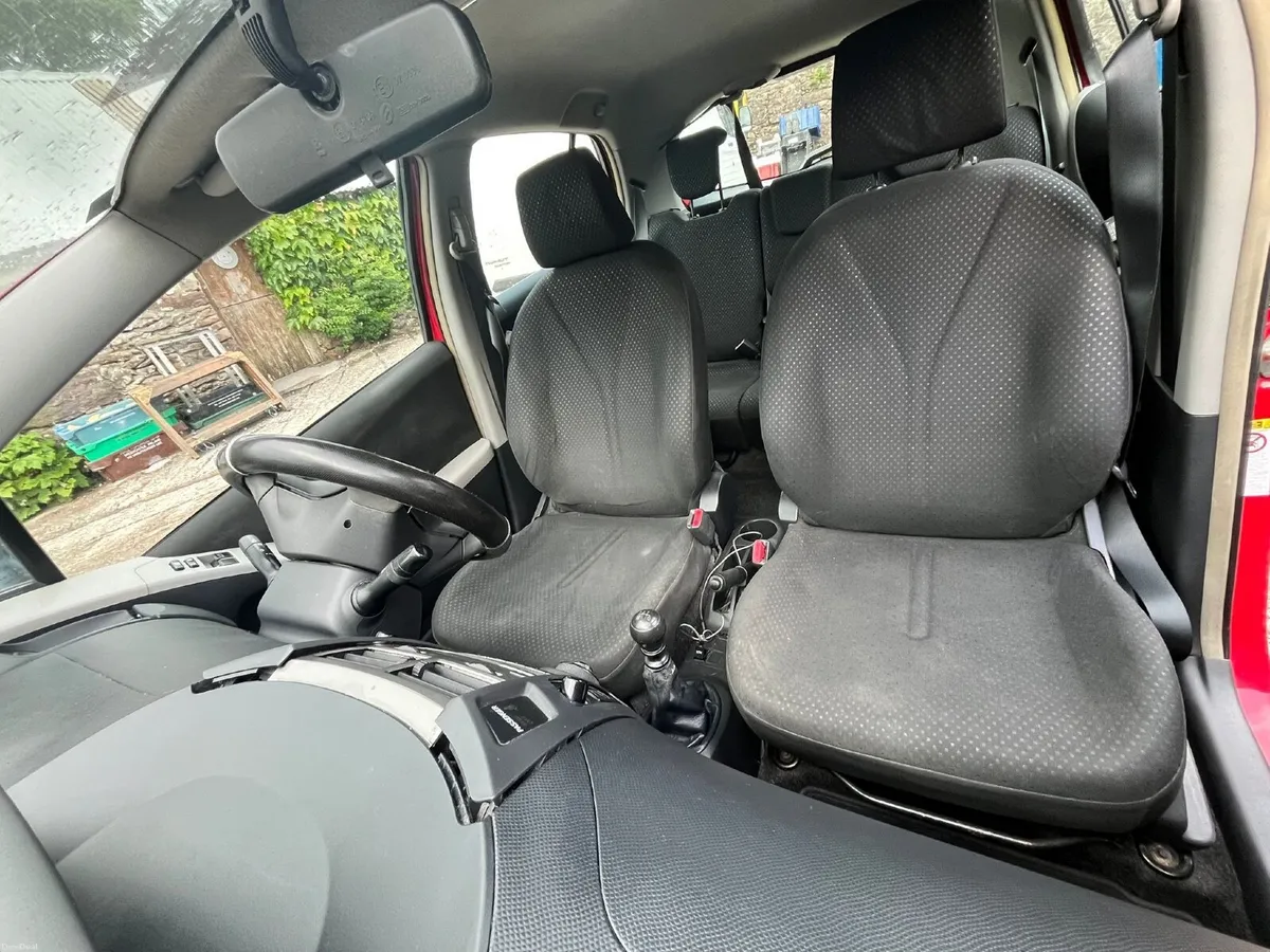 Toyota Yaris 2011 - Image 6