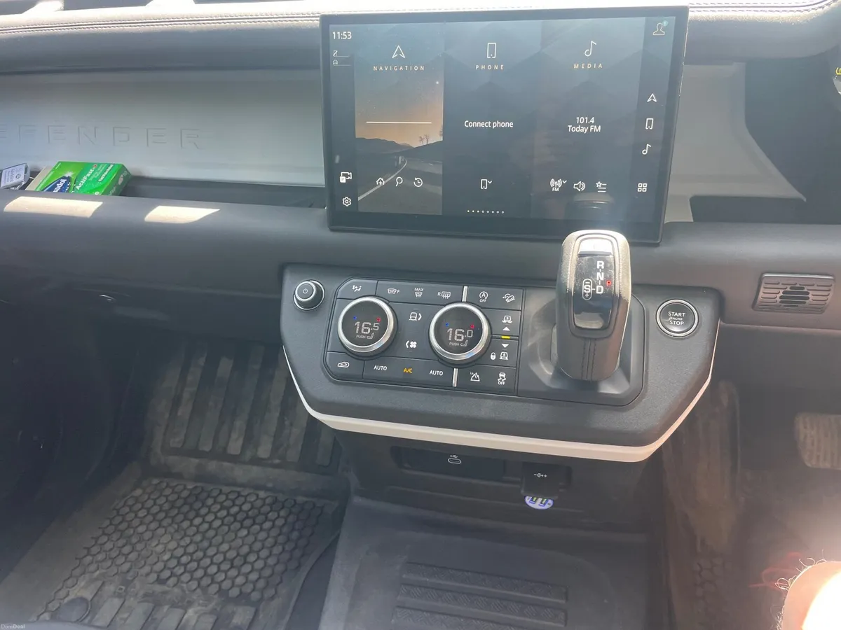 Land Rover Defender 2025 - Image 3