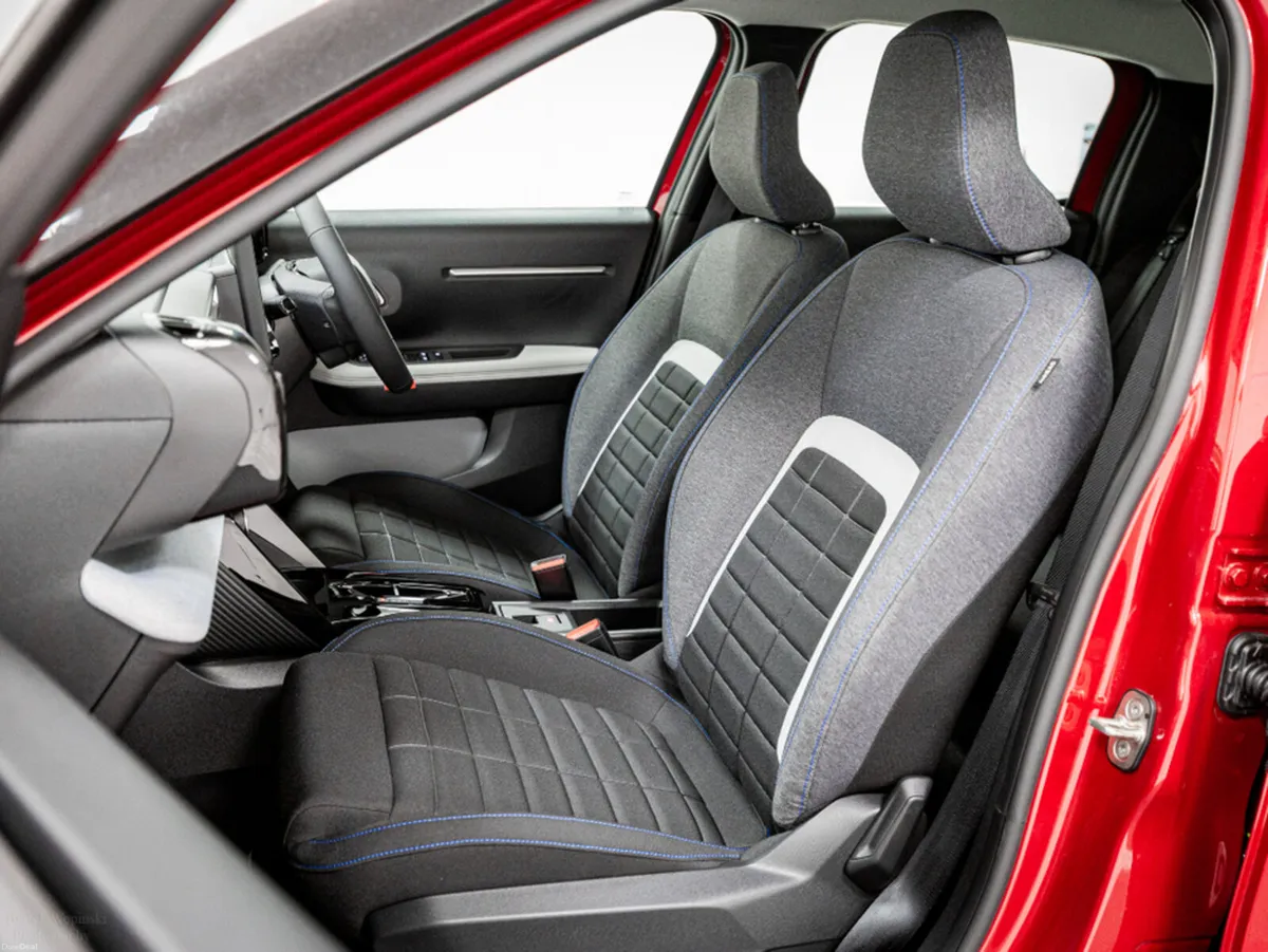 Citroen C3 Plus Hybrid 100HP - Image 5