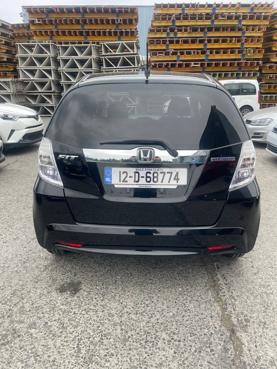 2012 Honda Fit automatic hybrid low mileage - Image 4