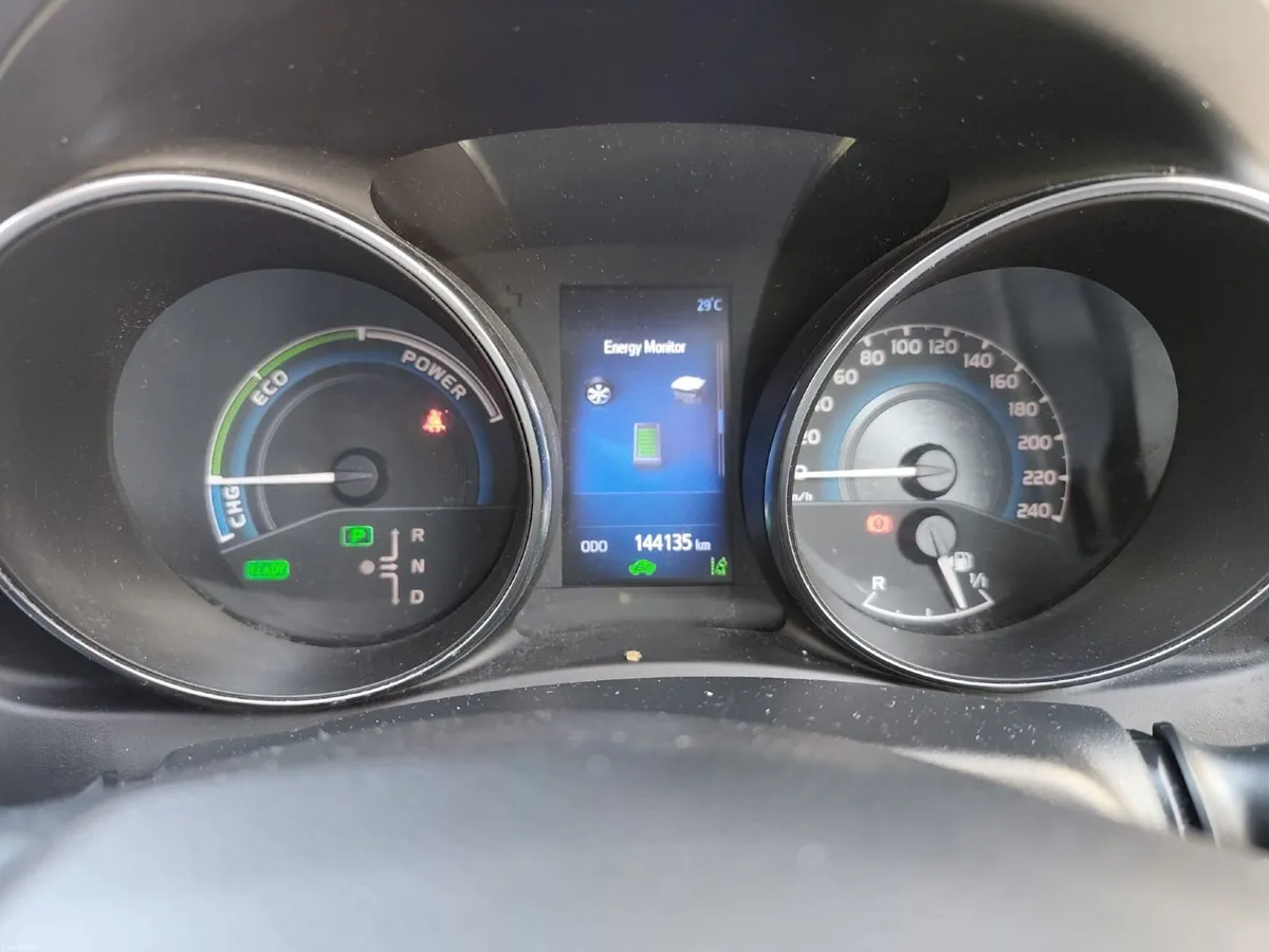 Toyota Auris Hybrid Luna Sport 2018 | Full Toyota - Image 2