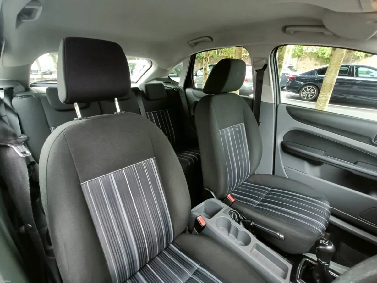 Ford Focus 1.4 Style - Low mileage - Fresh NCT - Image 4