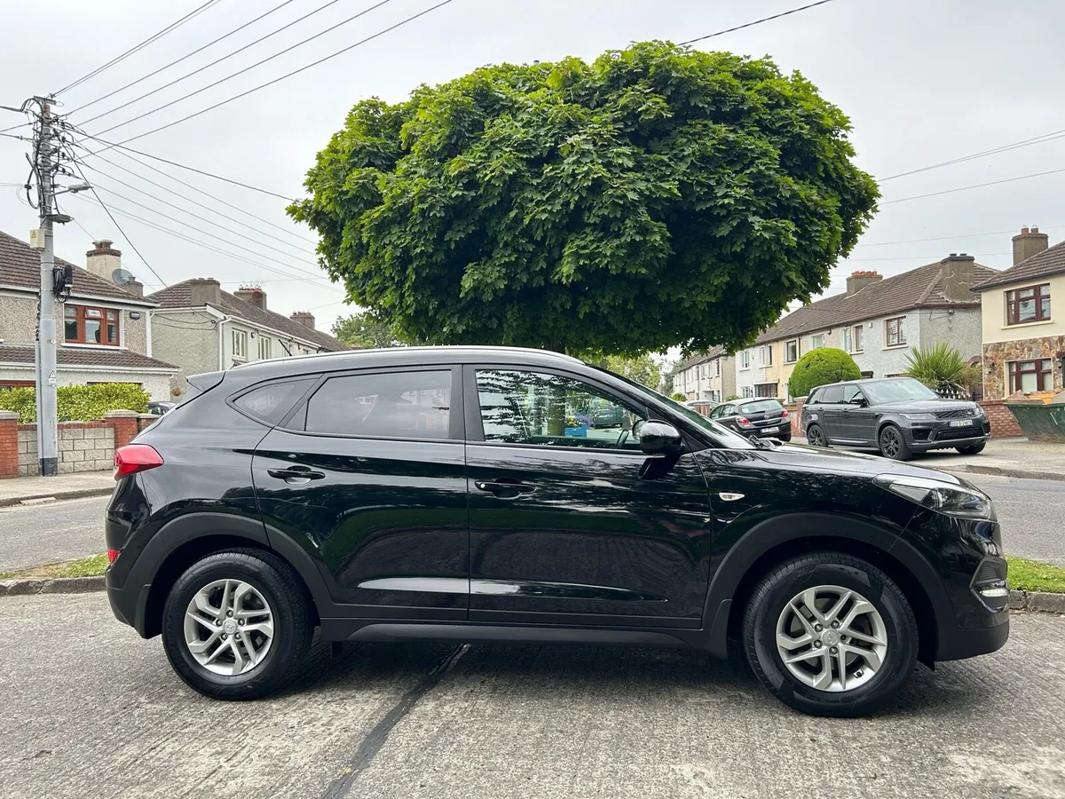 2017 HYUNDAI TUCSON COMFORT NCT 04-27 /  LOW TAX - Image 6