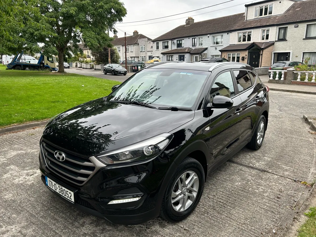 2017 HYUNDAI TUCSON COMFORT NCT 04-27 /  LOW TAX - Image 2