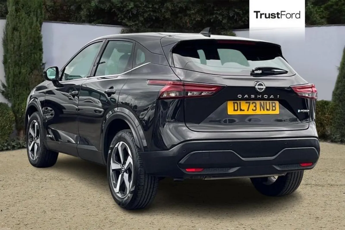 Nissan Qashqai Acenta Premium - Image 2