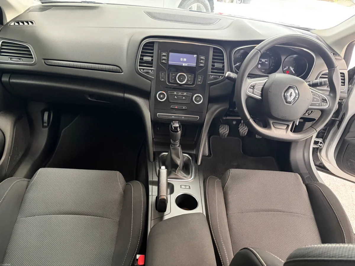 Renault Megane 2018. 1.2 EXPRESSION - Image 4