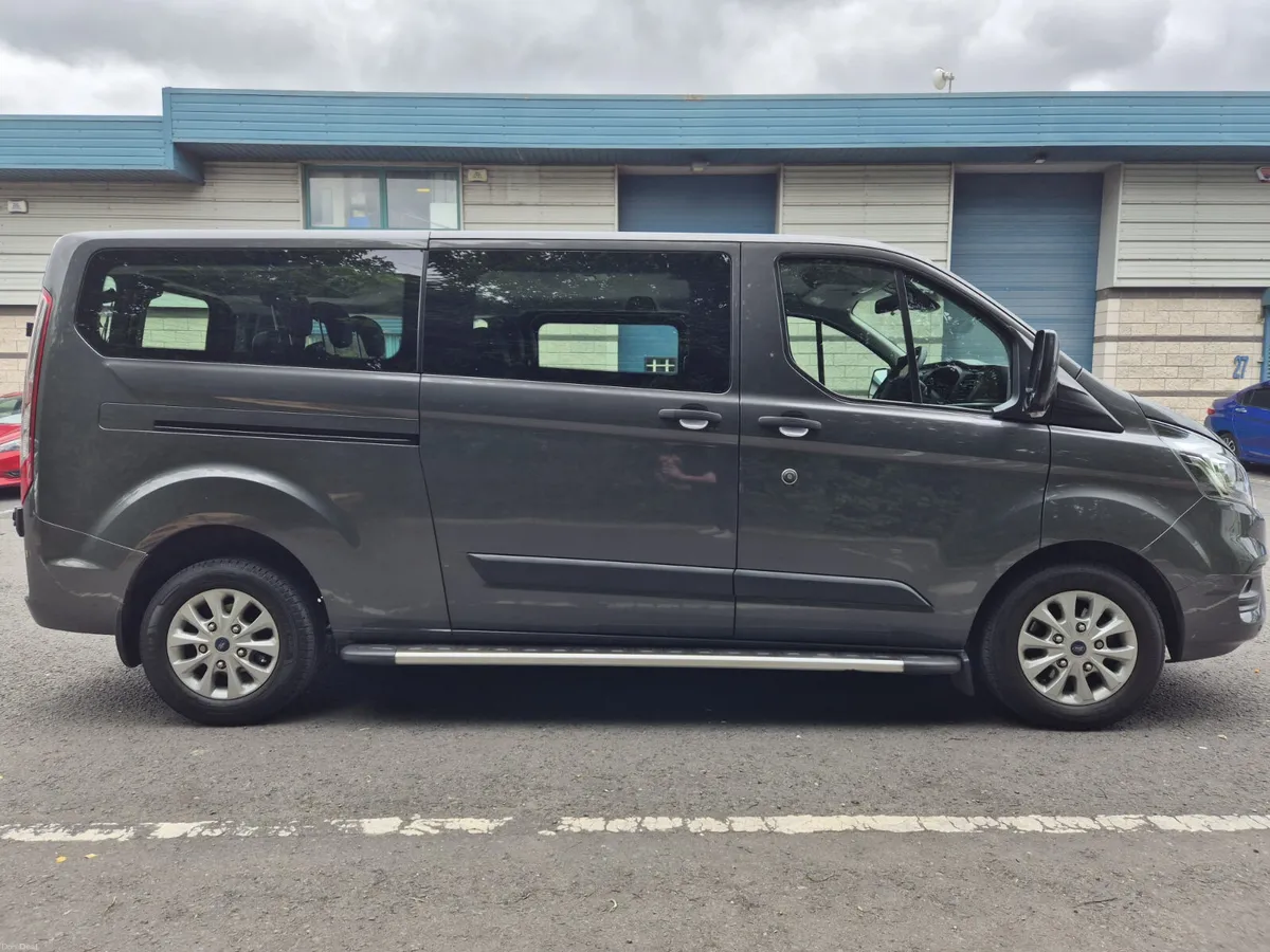 FORD TRANSIT CUSTOM/2023/2.0 DIESE/AUTO/9 SEAT/WAV - Image 4