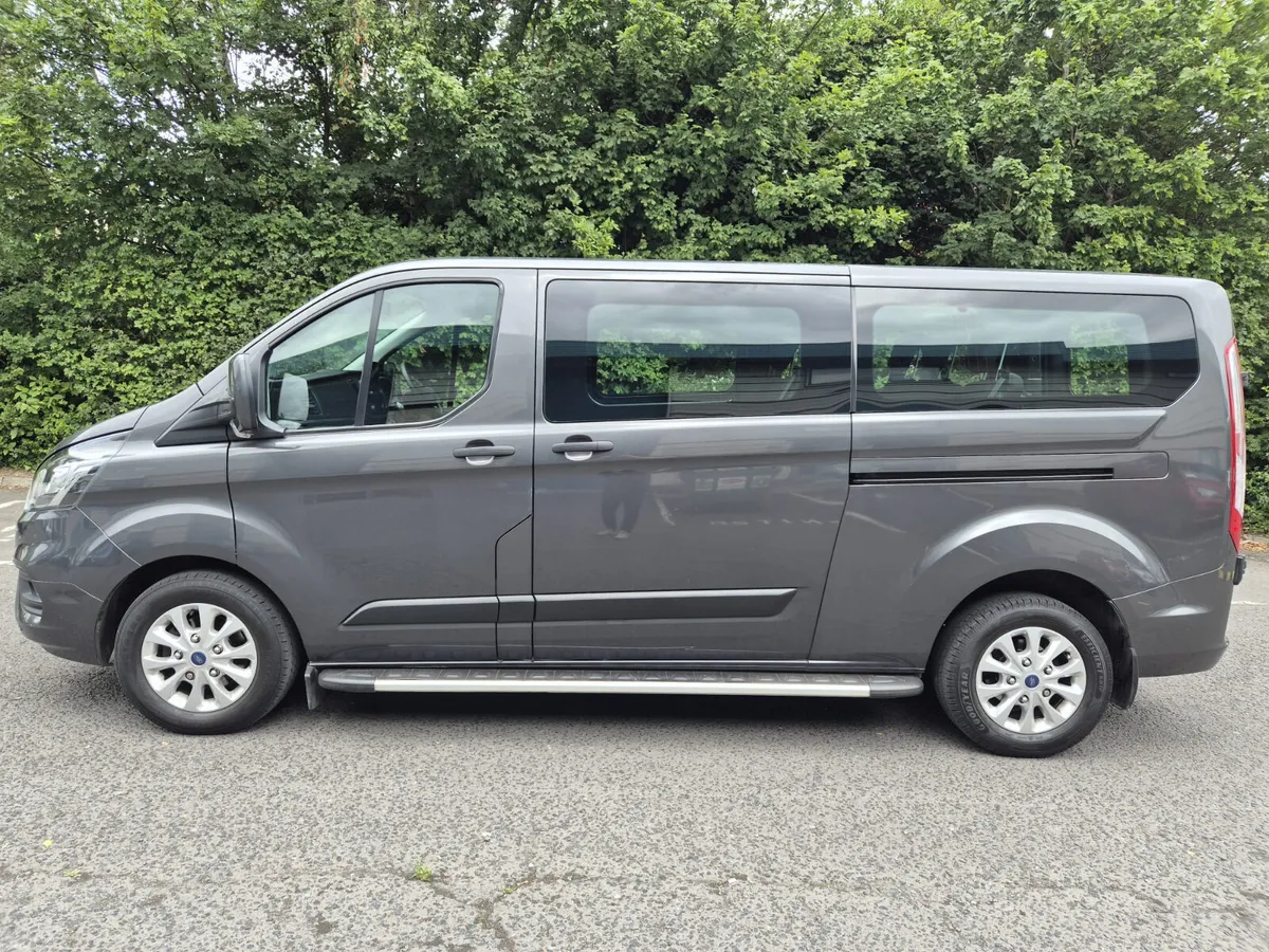 FORD TRANSIT CUSTOM/2023/2.0 DIESE/AUTO/9 SEAT/WAV - Image 5