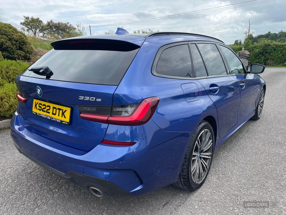 BMW 3-Series TOURING - Image 2