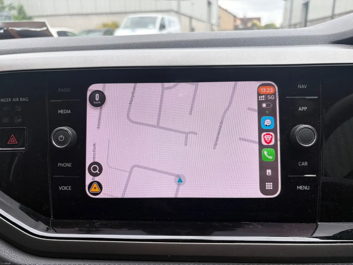 Volkswagen Polo TSI / AUTO / COMFORT LINE - Image 6