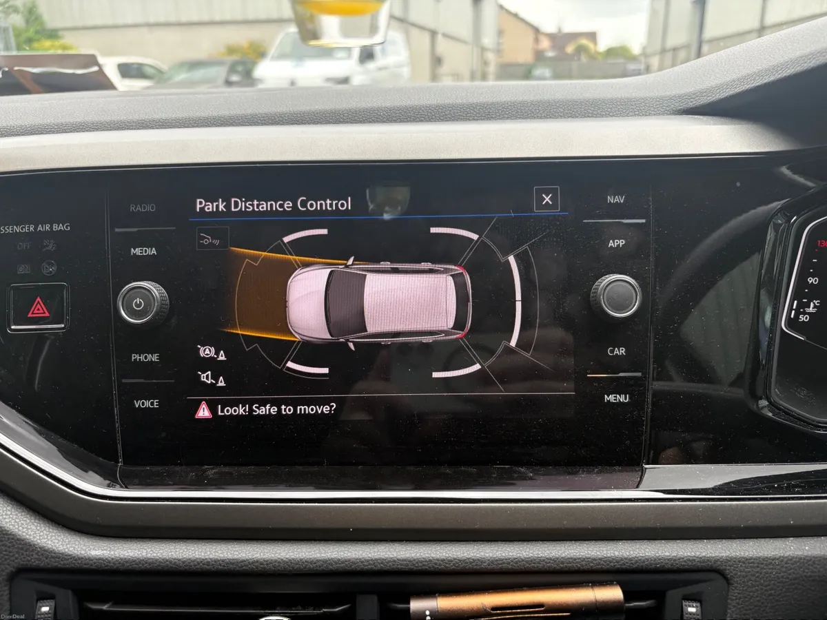 Volkswagen Polo TSI / AUTO / COMFORT LINE - Image 4