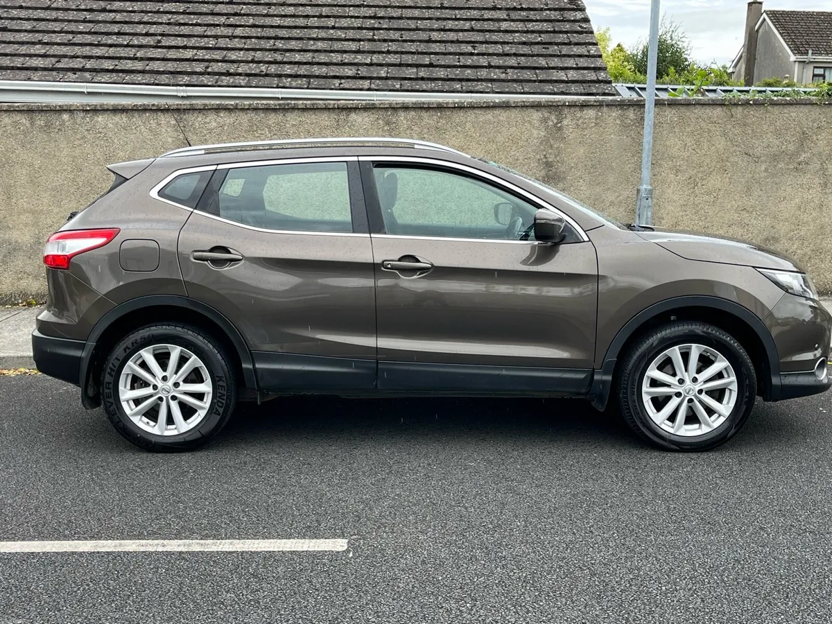 2016 qashqai 4x4, IMMACULATE, High spec - Image 2