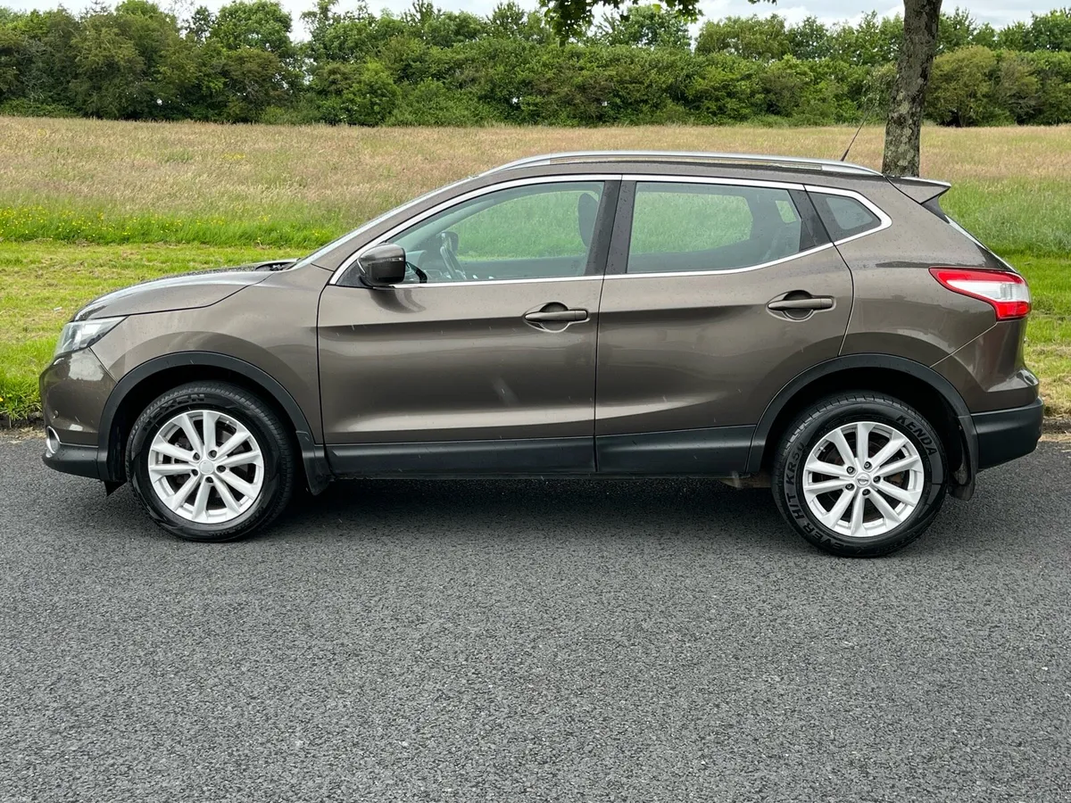 2016 qashqai 4x4, IMMACULATE, High spec - Image 4